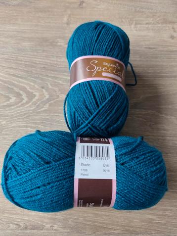 2 nieuwe bollen van Stylecraft double knit 1708 beschikbaar voor biedingen