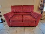 Gratis op te halen: roodkleurige tweezitsbank, Ophalen, Gebruikt, Tweepersoons, 75 tot 100 cm