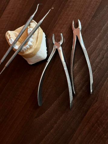 Tandheelkundige Instrumenten Set beschikbaar voor biedingen