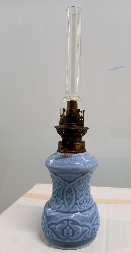 Antieke Olielamp - blauw, hoogte circa 34,5 cm, Antiek en Kunst, Antiek | Lampen, Ophalen of Verzenden