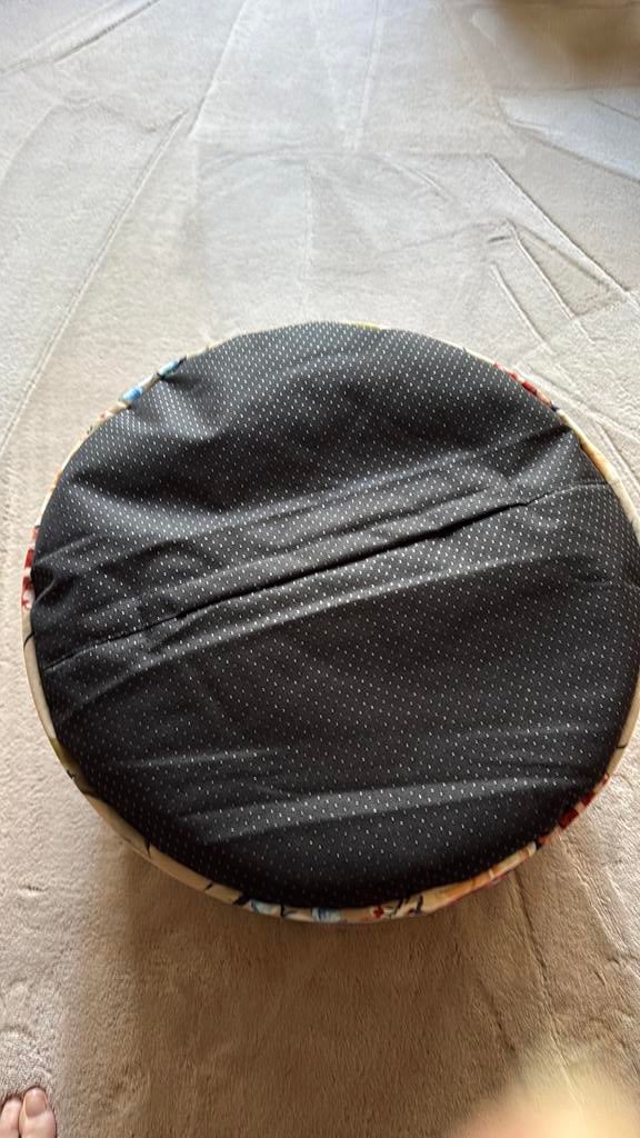 Poefje met bloemprint., Ophalen, Zo goed als nieuw, Rond, Minder dan 50 cm