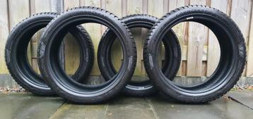 Mooie set Goodyear 225 45 19 UltraGrip winterbanden  beschikbaar voor biedingen