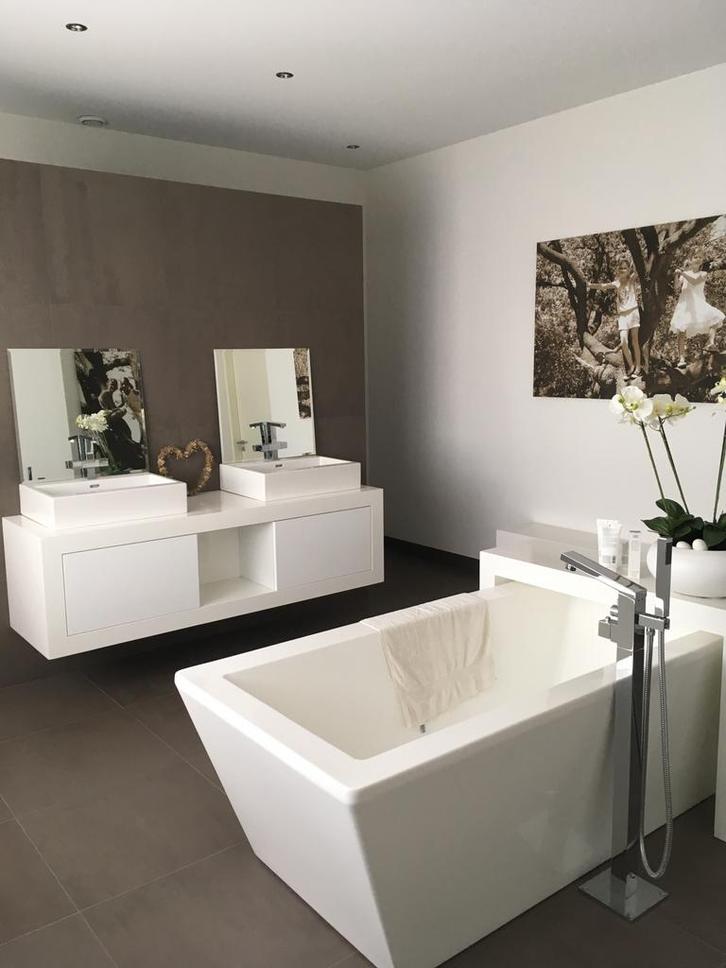 Mosa 264v 60x60 tegels 5m2 en 17 plinten, Huis en Inrichting, Badkamer | Complete badkamers, Nieuw, Ophalen