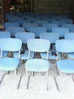 Vintage eetkamerstoel Vintage stoel met armleuning., Huis en Inrichting, Stoelen, Ophalen, Metaal, Gebruikt, Blauw