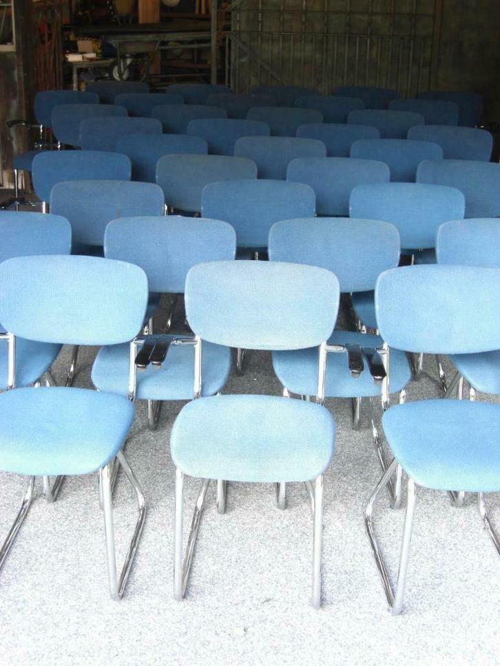 Vintage eetkamerstoel Vintage stoel met armleuning., Huis en Inrichting, Stoelen, Gebruikt, Vijf, Zes of meer stoelen, Kunststof