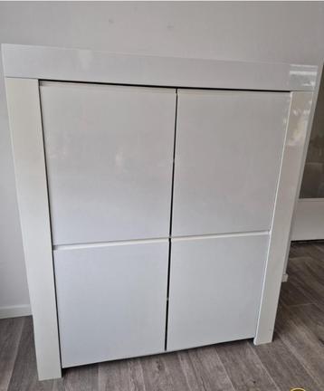 Wandkast en televisiemeubel gratis af te halen