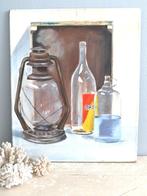 Oud schilderij stilleven “Olielamp, krat en flessen”, Antiek en Kunst, Curiosa en Brocante, Ophalen of Verzenden