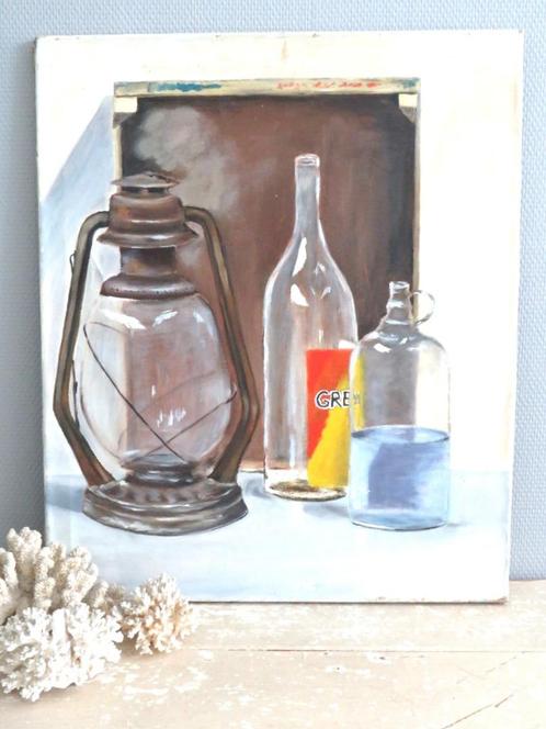 Oud schilderij stilleven “Olielamp, krat en flessen”, Antiek en Kunst, Curiosa en Brocante, Ophalen of Verzenden