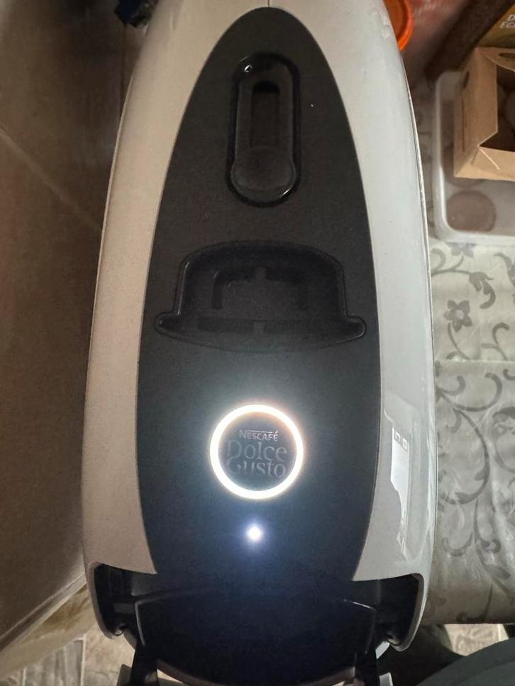 Nescafé Dolce Gusto Machine - Wit - Bluetooth/Wifi, Witgoed en Apparatuur, Koffiezetapparaten, Zo goed als nieuw, Koffiepads en cups