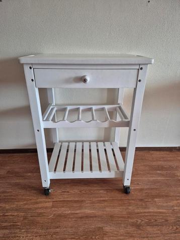 Witte trolley / keukenwagen (met flessenrek én lade) beschikbaar voor biedingen