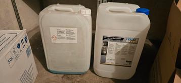 2 Lege Jerrycans - Groot Formaat beschikbaar voor biedingen