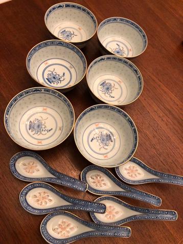 6 Kommetjes met Lepels - Porselein beschikbaar voor biedingen