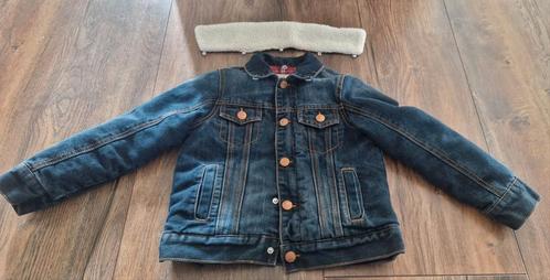 Spijkerjasje maat 116 met bontkraag, Kinderen en Baby's, Kinderkleding | Maat 116, Zo goed als nieuw, Jongen, Jas, Ophalen of Verzenden