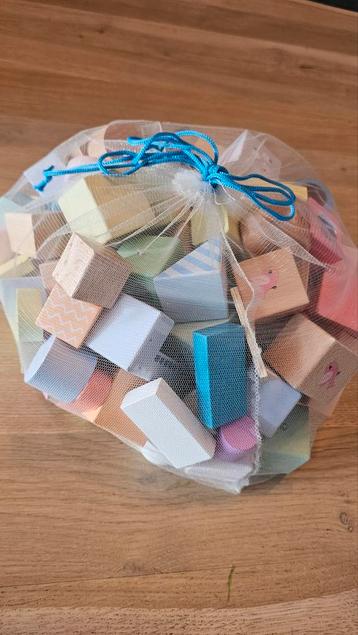 Houten dieren en blokken speelgoed beschikbaar voor biedingen