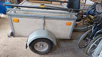 Bagagekar met accessoires beschikbaar voor biedingen