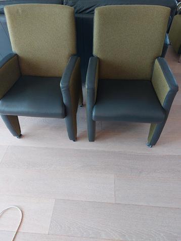6 verrijdbare eetkamerstoelen met armleuningen, leer/stof beschikbaar voor biedingen