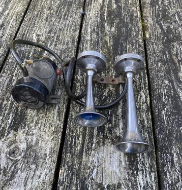 Leuke Dubbelle Luchthoorn Stebel - vintage oldtimet boot beschikbaar voor biedingen