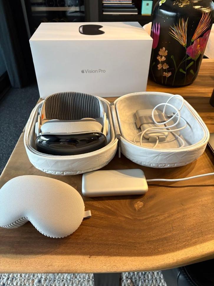 Apple Vision Pro (1TB + Extra Batterij + Apple Travel Case), Spelcomputers en Games, Virtual Reality, Zo goed als nieuw, Overige platformen