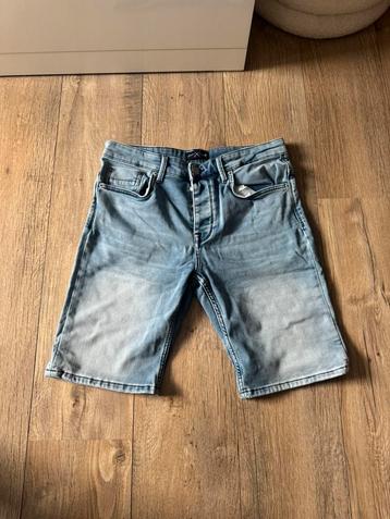 Korte broek ANTI BLUE beschikbaar voor biedingen