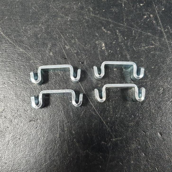 4x Bruynzeel metalen schappendragers, plankendragers, legbo, Doe-het-zelf en Verbouw, IJzerwaren en Bevestigingsmiddelen, Gebruikt