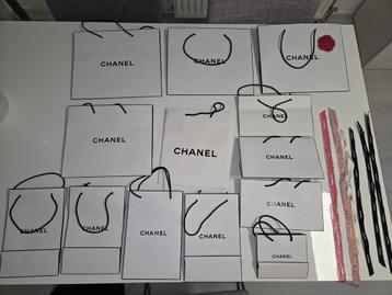 Chanel paperbags papierentasjes verpakking en linten beschikbaar voor biedingen