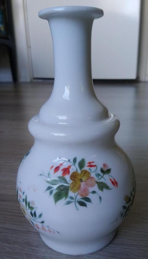 Antieke Opaline vaas met bloemen, Antiek en Kunst, Antiek | Vazen, Ophalen of Verzenden