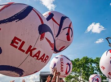 Gezocht: bevrijdingsfestival / Bevrijdingsdag strandballen  beschikbaar voor biedingen