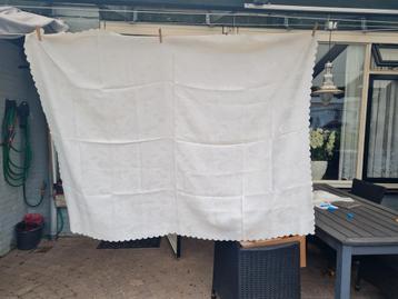 Vintage ecru glad tafelkleed  beschikbaar voor biedingen