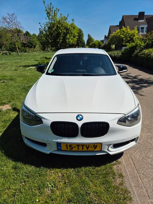 BMW 1-Serie 116I 100KW 5DR Aut8 2012 Wit, Auto's, BMW, Particulier, 1-Serie, ABS, Airbags, Airconditioning, Bluetooth, Centrale vergrendeling