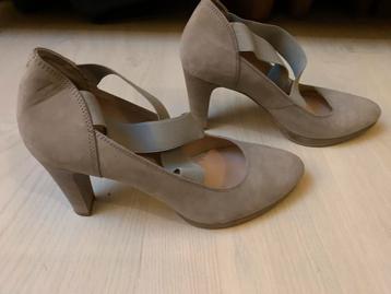 Mooie beige dames hakken van Linea Zèta mt 39 beschikbaar voor biedingen
