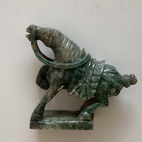 Klein gesneden beeldje van eenChinees Tang paard van Jade, Antiek en Kunst, Kunst | Niet-Westerse kunst, Ophalen of Verzenden