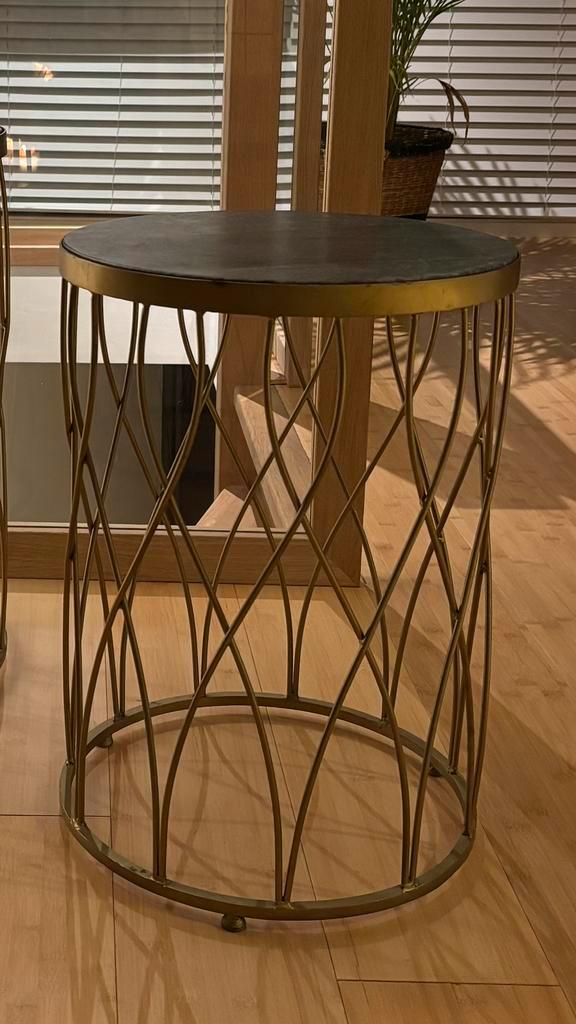 Bijzettafeltje QAZQA mat messing/zwart marmer, Huis en Inrichting, Tafels | Bijzettafels, Zo goed als nieuw, Rond, 45 tot 60 cm