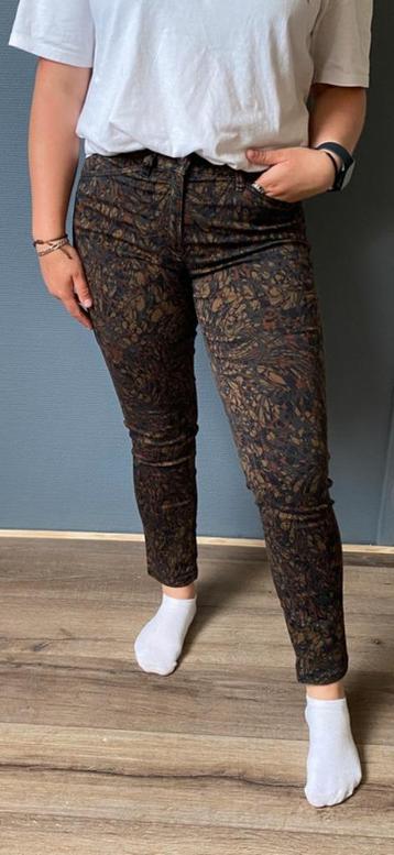 Skinny jeans met mooie print beschikbaar voor biedingen