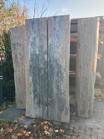 Picknicktafels groot en klein en 1 zware boomstammodel beschikbaar voor biedingen