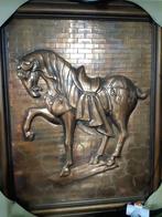 Bruinhouten lijst met bronzen plaat met paard erin gedrukt, Antiek en Kunst, Ophalen, Brons