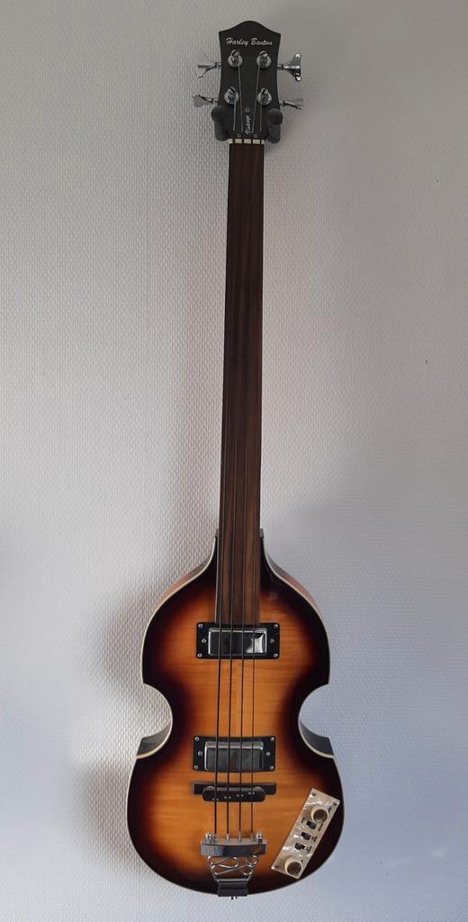 Harley Benton fretloze vioolbas, als nieuw!, Muziek en Instrumenten, Snaarinstrumenten | Gitaren | Bas, Zo goed als nieuw, Semi-akoestisch