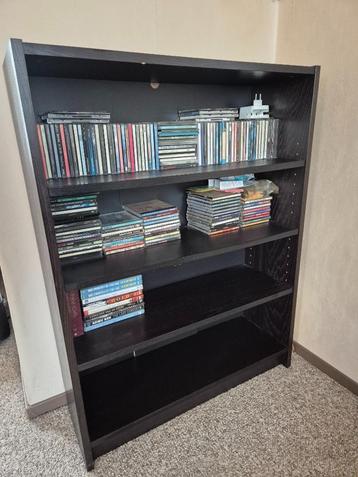 zwarte boekenkast - MOET NU WEG! beschikbaar voor biedingen