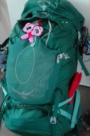 Osprey Aura AG 50 (WS 41-48) mét regenhoes. beschikbaar voor biedingen