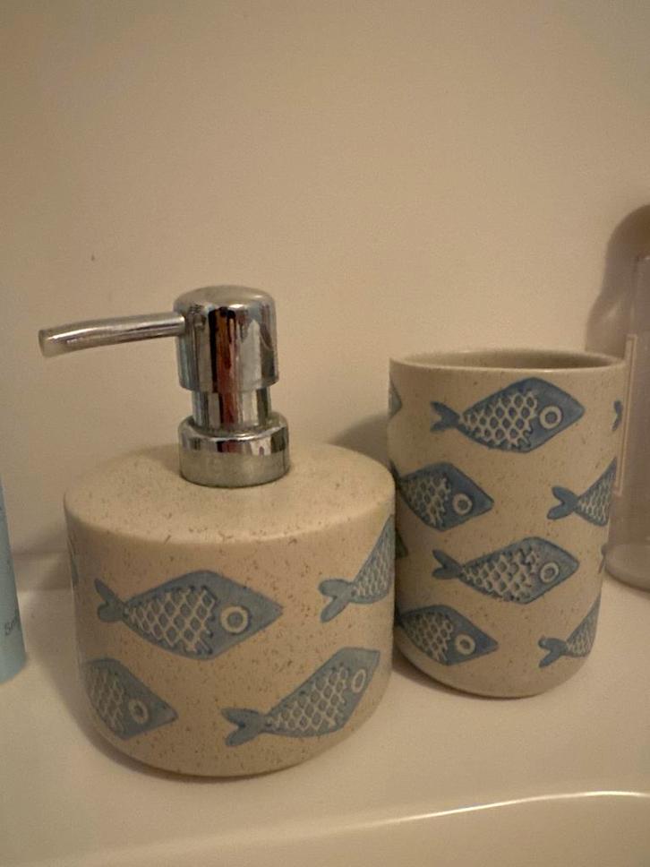 Keramische Zeepdispenser & Tandenborstelhouder - Vis, Huis en Inrichting, Badkamer | Badtextiel en Accessoires, Zo goed als nieuw