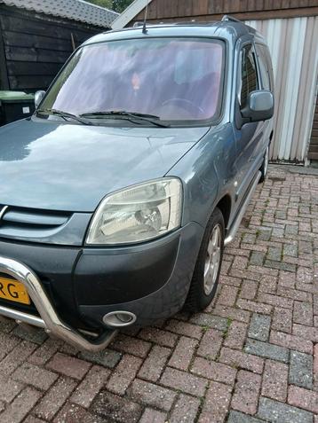 Gezocht voorscherm Peugeot Partner  beschikbaar voor biedingen