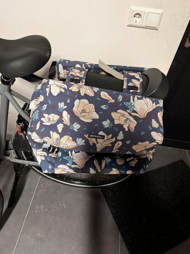 Basil Dubbele Fietstas Bloemendessin, Fietsen en Brommers, Fietsaccessoires | Fietstassen, Gebruikt, Ophalen of Verzenden