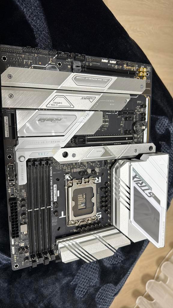 ROG STRIX Z790-A GAMING WIFI II Moederbord, Computers en Software, Moederborden, Nieuw, Intel, DDR5, Ophalen of Verzenden