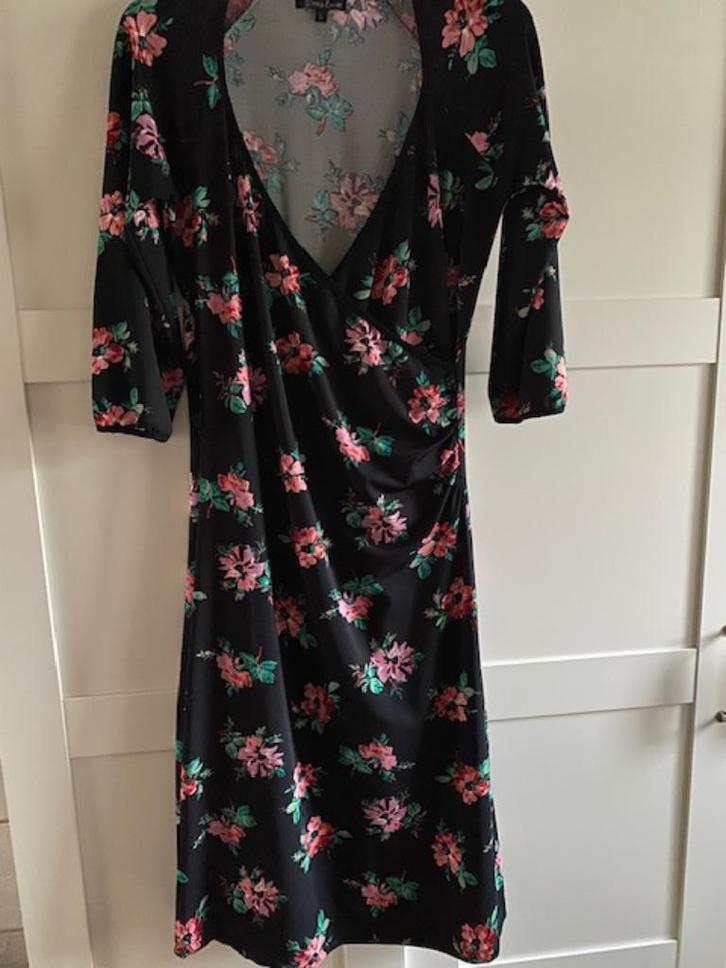King Louie jurk crossdress, maat L, zwart met rozen, Kleding | Dames, Jurken, Gedragen, Maat 42/44 (L), Zwart, Knielengte, Ophalen of Verzenden