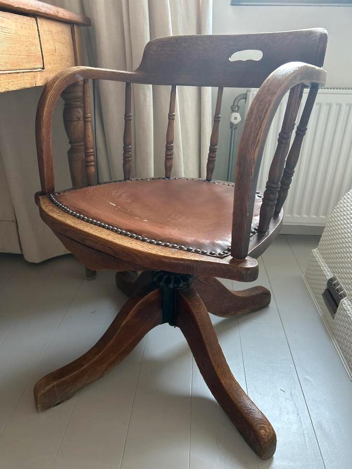 Vintage bureaustoel met lederen zitting, Huis en Inrichting, Stoelen, Gebruikt, Eén, Hout, Bruin, Ophalen