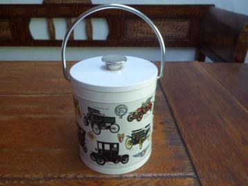Vintage ijsemmer met antieke auto’s beschikbaar voor biedingen