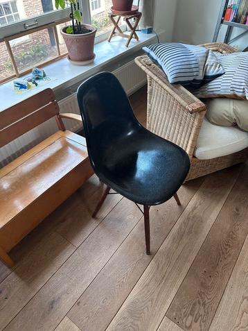 Vitra eames dsw fiberglass beschikbaar voor biedingen