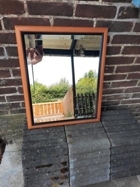 Spiegel in kersenhouten lijst met facet geslepen rand, Huis en Inrichting, Woonaccessoires | Spiegels, Gebruikt, Minder dan 50 cm