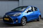 Toyota Yaris 1.5 Hybrid Dynamic Automaat 100pk | Trekhaak |, Auto's, Toyota, Gebruikt, 4 cilinders, Blauw, 1070 kg