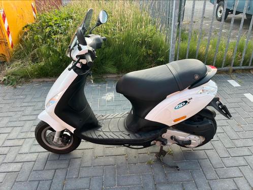 Piaggio Zip 4T, Fietsen en Brommers, Scooters | Piaggio, Zo goed als nieuw, Zip, Ophalen