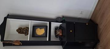Leuke houten hoekkast beschikbaar voor biedingen